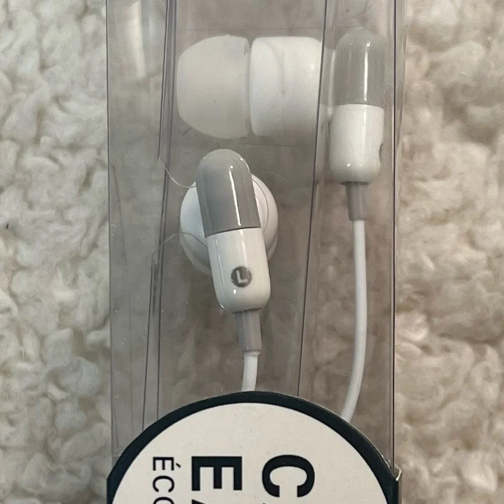 Kikkerland White Capsule Wired Earbuds